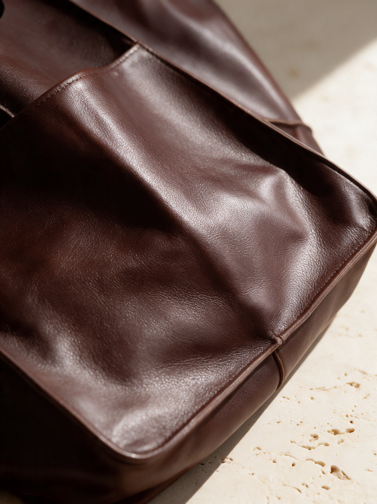 Urania weekender bag leather grain macro detail