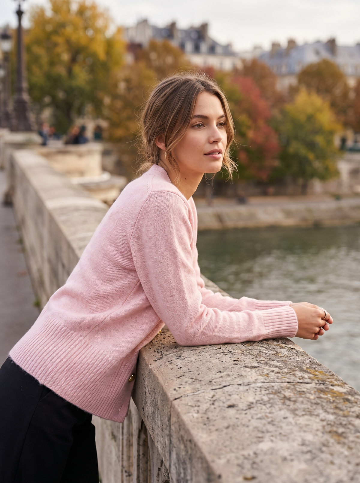 Yolande pink ribbed knit cardigan worn by a model on a city bridge in autumn