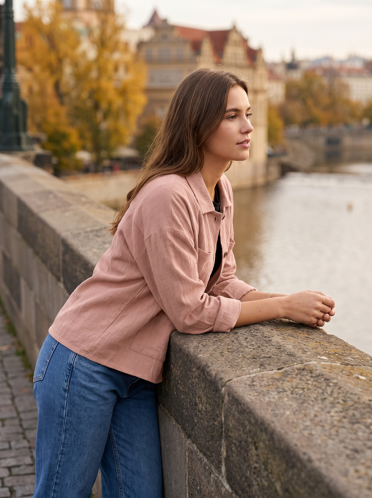 Linnea pink cotton shirt jacket worn by a model on a city bridge in autumn